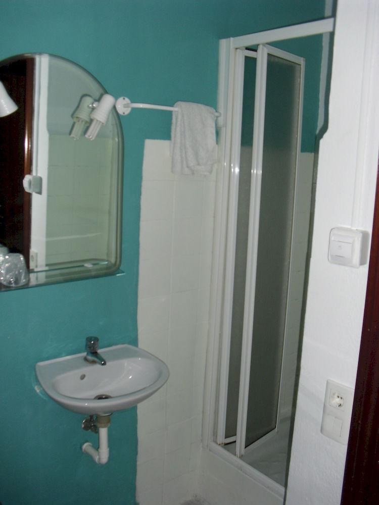 Virgen Del Rocio II Hotell Torremolinos Exteriör bild