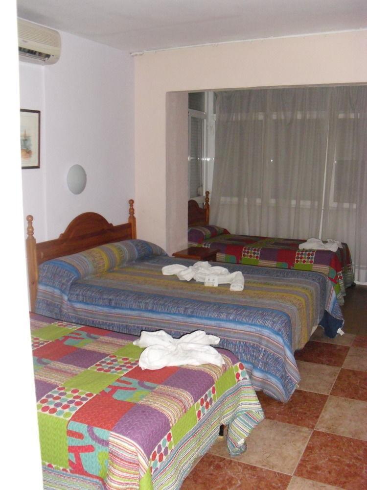 Virgen Del Rocio II Hotell Torremolinos Exteriör bild