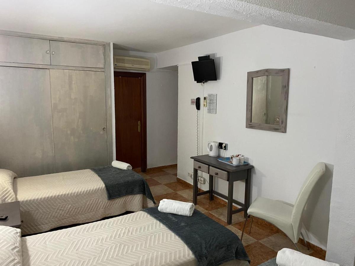 Virgen Del Rocio II Hotell Torremolinos Exteriör bild