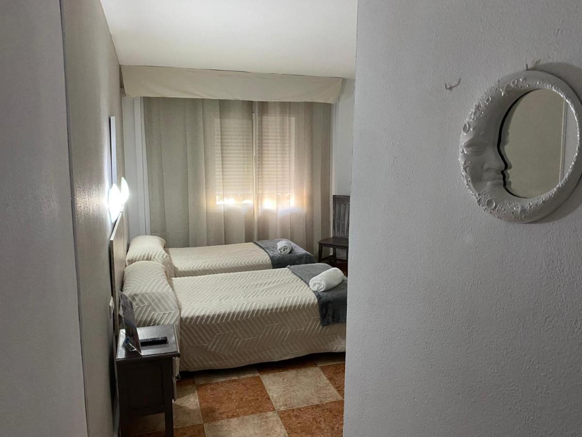 Virgen Del Rocio II Hotell Torremolinos Exteriör bild